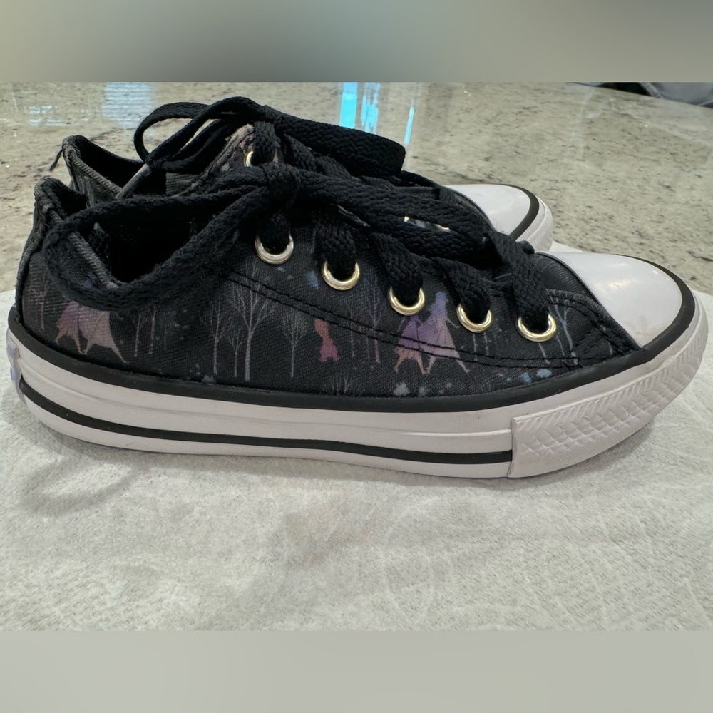*RARE* Disney Frozen Converse size 11 kids